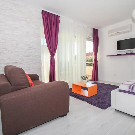 Gloria Apartment *