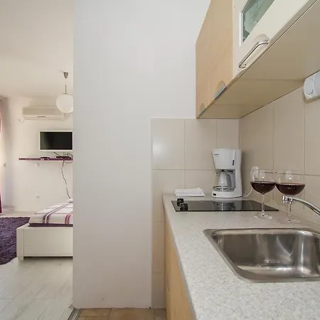 Gloria Apartment *